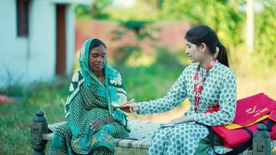 তৃতীয় ত্রৈমাসিকে পোস্ট অফিসের সেভিংস স্কিমের সুদের হার অপরিবর্তিত রাখা হল। (ছবিটি প্রতীকী, সৌজন্যে Indian Post)