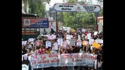 Students of Shyama Prasad Mukherjee College for Women participate in a Girls’ March for Women’s Safety from SPM College to Punjabi Bagh Police Station on Wednesday. (Arvind Yadav/HT PHOTO) Students of Shyama Prasad Mukherjee College for Women participate in a Girls’ March for Women’s Safety from SPM College to Punjabi Bagh Police Station on Wednesday. (Arvind Yadav/HT PHOTO)