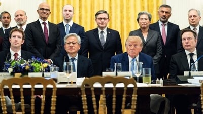 Hours after hosting nearly two dozen Silicon Valley leaders at the White House for lunch to discuss AI risks, Donald Trump signed an executive order on Tuesday requiring US federal government agencies to refer to the technology as “Super Intelligence” and “SI” in all official communications. (Bloomberg) Hours after hosting nearly two dozen Silicon Valley leaders at the White House for lunch to discuss AI risks, Donald Trump signed an executive order on Tuesday requiring US federal government agencies to refer to the technology as “Super Intelligence” and “SI” in all official communications. (Bloomberg)