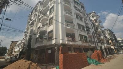 The building, SA Apartment in Ch Barood Khana, came under the spotlight on Monday after a pillar developed cracks, leaving the structure at risk and forcing 25 families to move out. (File Photo) The building, SA Apartment in Ch Barood Khana, came under the spotlight on Monday after a pillar developed cracks, leaving the structure at risk and forcing 25 families to move out. (File Photo)
