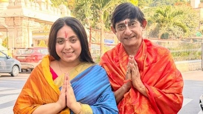 দুই সন্তানকে বাড়িতে রেখে ঝটিকা সফরে কাঞ্চন-শ্রীময়ী