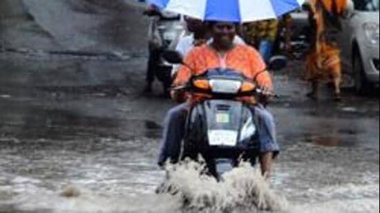 22 districts in Maharashtra ended the southwest monsoon season with rainfall deficits of 30% to 59%, raising the alarm of water scarcity in the coming months. (HT FILE)