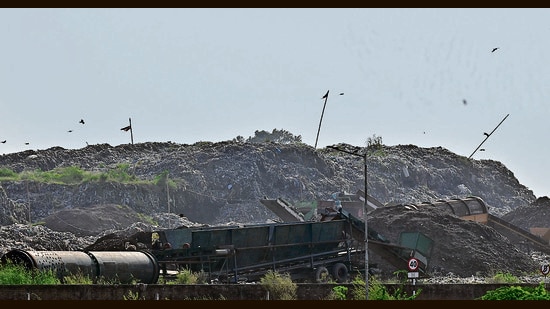 Appearing for Chandigarh MC, senior advocate Gaurav Mohunta informed the court that the upgraded processing capacity at Dadumajra waste plant was approximately 450 tonnes per day (HT File)