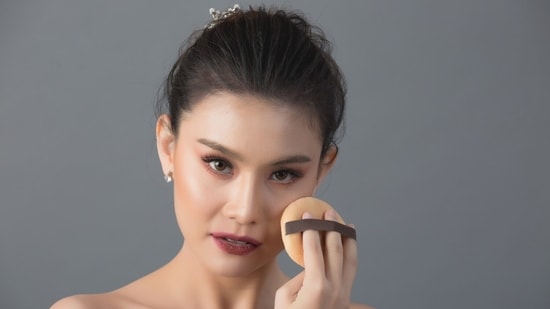 I swapped my regular foundation with a cushion foundation (Magnific)