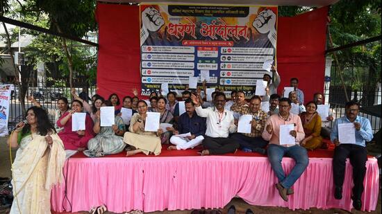 The protest, under the banner of the Akhil Maharashtra Education Service Gazetted Officers Association, drew participation from education director-level officers, deputy directors, group education officers, education inspectors and additional directors. (Raju Shinde/HT Photo)