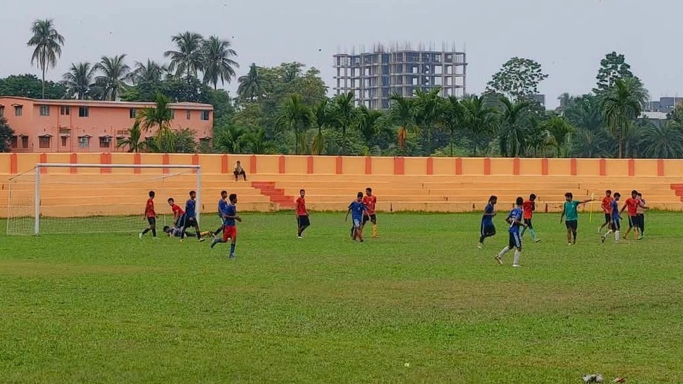 ফের কলকাতা স্কুল ফুটবল লিগের আয়োজন করা হতে চলেছে। (ছবিটি প্রতীকী, সৌজন্যে ফেসবুক Ramakrishna Mission Vidyalaya, Narendrapur)