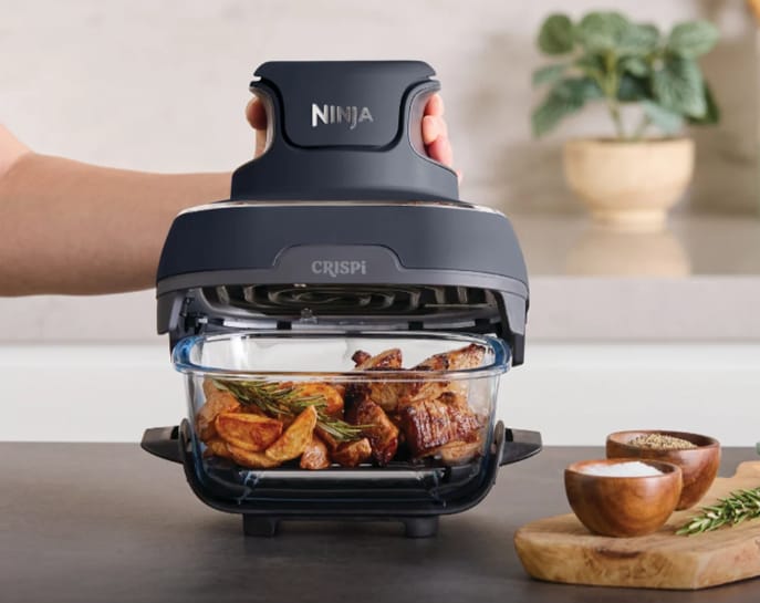 The best part about this appliance, for me, is its glass container, which allows me to keep an eye on the food while it cooks. (Shark Ninja) The best part about this appliance, for me, is its glass container, which allows me to keep an eye on the food while it cooks. (Shark Ninja)