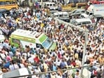 Hundreds of supporters of Pradeep Purnekar gathered outside the Kapurbawdi police station on Wednesday, demanding action against the accused. (Praful Gangurde/HT Photo)