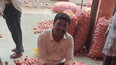 Egyptian onions arrive at Vashi APMC, sold at ₹38/kg as Maharashtra variety prices soar to ₹50/kg Egyptian onions arrive at Vashi APMC, sold at ₹38/kg as Maharashtra variety prices soar to ₹50/kg