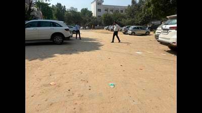 An MCG official said repeated listing of roads reflects the need for daily sweeping and regular monitoring rather than a one-time dust-removal exercise. (HT)