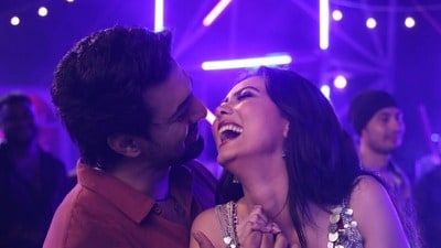 তিনি দেবের ‘ইলিশ-চন্দনা’, তিনিই নায়কের ‘কিশোরী’! জানেন ইধিকা পালের আসল নাম কী? তিনি দেবের ‘ইলিশ-চন্দনা’, তিনিই নায়কের ‘কিশোরী’! জানেন ইধিকা পালের আসল নাম কী?