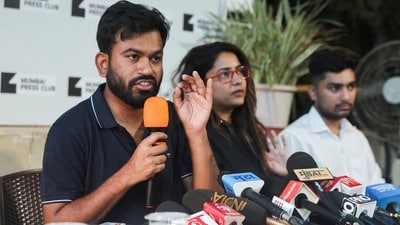 জ্ঞানেশ কুমারের ইস্তফার দাবিতে শুক্রবার থেকে আন্দোলনে নামছেন অভিজিৎ দীপকেরা। (ছবি সৌজন্যে রয়টার্স)