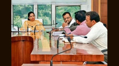 Mayor Inderjit Kaur and MC Commissioner Ojasvi Alankar conducting a meeting at MC Zone D office in Ludhiana. (HT Photo) Mayor Inderjit Kaur and MC Commissioner Ojasvi Alankar conducting a meeting at MC Zone D office in Ludhiana. (HT Photo)