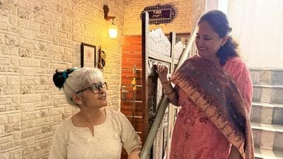 Neighbours Payal and Ruchi tactfully admire each other’s doorway, agreeing to pose beside one for a portrait. (HT Photo) Neighbours Payal and Ruchi tactfully admire each other’s doorway, agreeing to pose beside one for a portrait. (HT Photo)