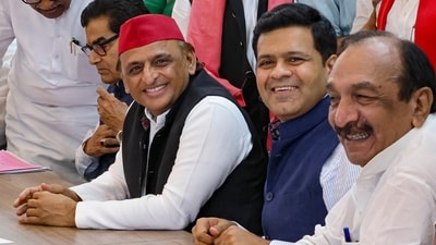 Samajwadi Party (SP) President Akhilesh Yadav flanked by party candidates Professor Ram Gopal Yadav, second left, and Dhanraj Parimal Nathwani, second right. (PTI) Samajwadi Party (SP) President Akhilesh Yadav flanked by party candidates Professor Ram Gopal Yadav, second left, and Dhanraj Parimal Nathwani, second right. (PTI)