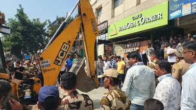 Residents have welcomed the drive and demanded regular monitoring to ensure the removed encroachments do not return. (HT PHOTO) Residents have welcomed the drive and demanded regular monitoring to ensure the removed encroachments do not return. (HT PHOTO)
