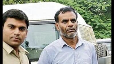 The convicts started killing drivers by mixing sedatives in their food.