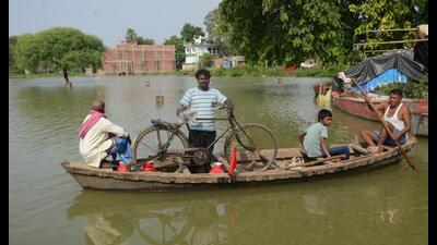 The rising Rapti and Saryu rivers affected around 35 villages in Gorakhpur, with floodwaters entering residential areas and disrupting road connectivity (Sourced) The rising Rapti and Saryu rivers affected around 35 villages in Gorakhpur, with floodwaters entering residential areas and disrupting road connectivity (Sourced)
