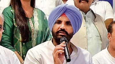Punjab Congress president Amarinder Singh Raja Warring is set to be replaced following weeks of infighting in the state unit, people familiar with the development said on Wednesday night. (HT) Punjab Congress president Amarinder Singh Raja Warring is set to be replaced following weeks of infighting in the state unit, people familiar with the development said on Wednesday night. (HT)