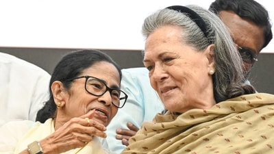 Congress Parliamentary Party Chairperson Sonia Gandhi and Mamata All India Trinamool Congress chief Mamata Banerjee at the Constitution Club of India in Delhi on Wednesday, (Photo by Sonu Mehta / Hindustan Times)