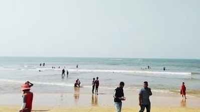 Eight students drown off Diveagar beach in Maharashtra's Raigad; all bodies recovered (@airnews_mumbai) Eight students drown off Diveagar beach in Maharashtra's Raigad; all bodies recovered (@airnews_mumbai)