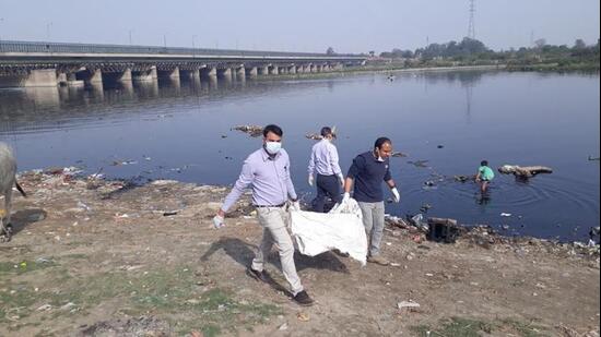 Encouraging students, teachers and social organisations to register, Gupta said thousands of students from 30 DU colleges will pledge for the cleanliness and conservation of the Yamuna on October 18.