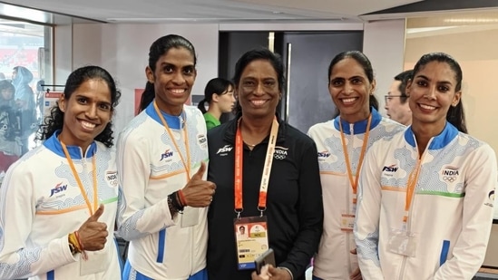IOA president PT Usha poses with the 4x400m gold medal winning quartet in Nagoya. (@PT Usha)