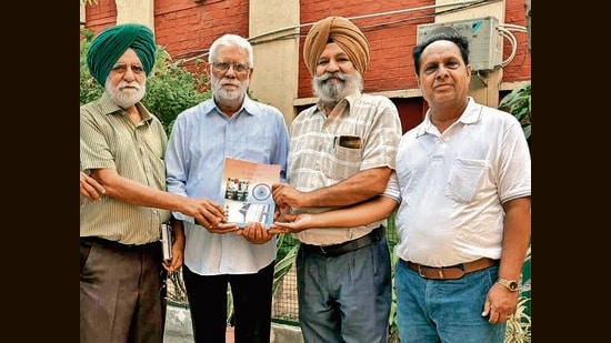 Jatinder Pannu (second from left) and others after the book launch ceremony in Ludhiana on Thursday. (Manish/HT)
