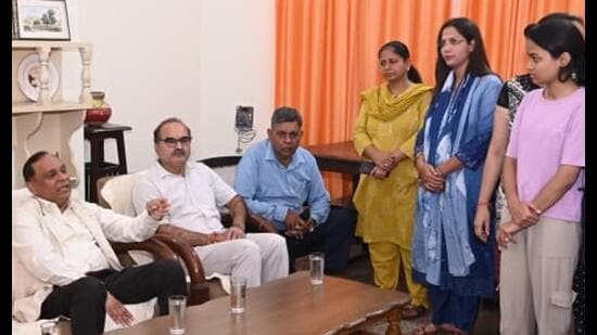 Lucknow University vice chancellor Prof JP Saini (third from right) interacting with Kailash Hostel inmates on October 1. (Sourced)