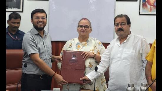 The revised budget was approved at the executive committee meeting in Bharwara, chaired by mayor Sushma Kharkwal. Municipal commissioner Gaurav Kumar and other senior officials attended the meeting. (Sourced)