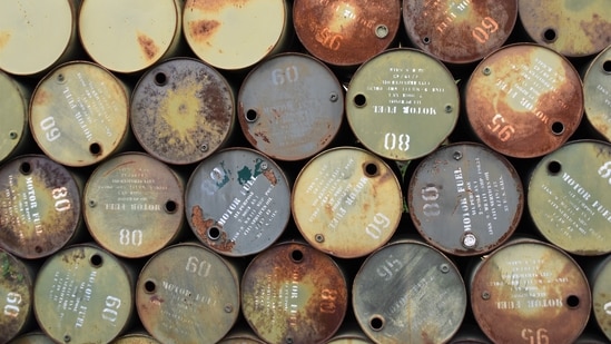 Oil prices rise as Brent crude tops $100 after China halts fuel exports amid the US-Iran war.
(Pexel/Representative image)(Pexel)