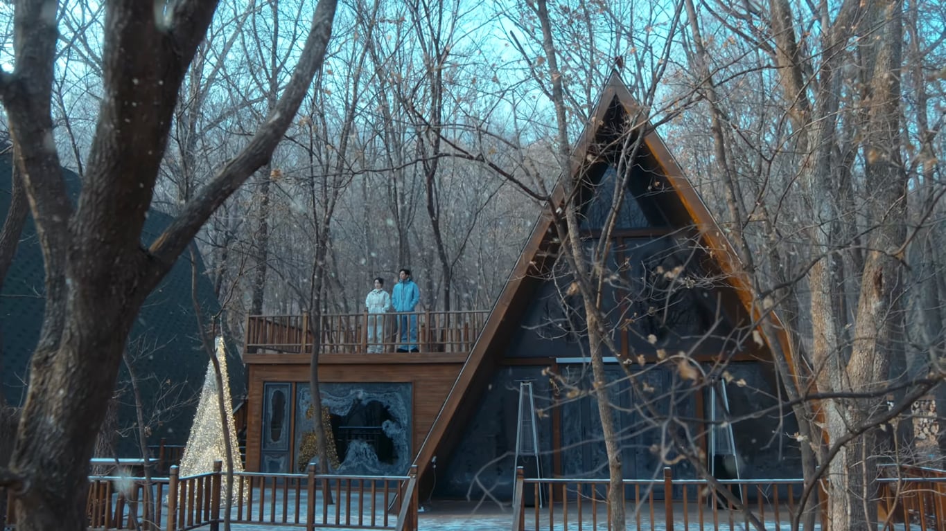 Zhang Yao and Luan Nian in The Early Spring. (Netflix)