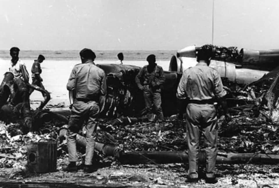 Jordanian soldiers inspecting Dawson's field aircraft, 12 September 1970. (Wikimedia Commons) Jordanian soldiers inspecting Dawson's field aircraft, 12 September 1970. (Wikimedia Commons)