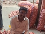 Egyptian onions arrive at Vashi APMC, sold at  <span class='webrupee'>₹</span>38/kg as Maharashtra variety prices soar to  <span class='webrupee'>₹</span>50/kg