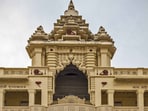 The Kirti Mandir Memorial was planned around Gandhi's belief in "Sarva Dharma Sambhav" (equal respect for all religions). 