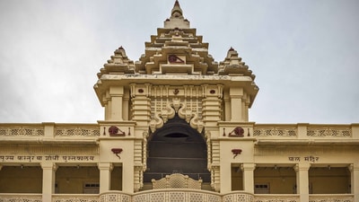 The Kirti Mandir Memorial was planned around Gandhi's belief in "Sarva Dharma Sambhav" (equal respect for all religions). (Gujarat Tourism) The Kirti Mandir Memorial was planned around Gandhi's belief in "Sarva Dharma Sambhav" (equal respect for all religions). (Gujarat Tourism)