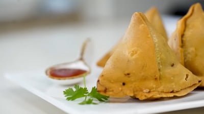 Ranveer Brar's Punjabi samosa recipe takes approximately 35 minutes to make. (@RanveerBrar/YouTube) Ranveer Brar's Punjabi samosa recipe takes approximately 35 minutes to make. (@RanveerBrar/YouTube)