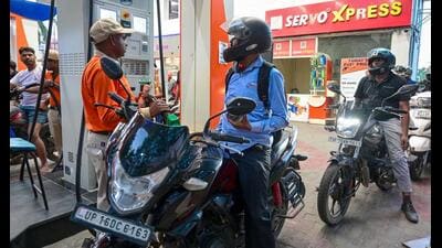 The attendants said checking vehicles was causing long queues, disputes and losses for petrol pump owners. (Sunil Ghosh/HT PHOTO)