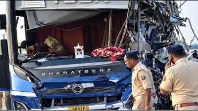 The rescue operation continued for around 40 minutes, after which the injured were taken to hospital. (Sourced)