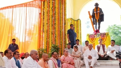 Uttar Pradesh chief minister Yogi Adityanath paying tribute to Mahatma Gandhi at Gandhi Ashram in Hazratganj, Lucknow on Friday (Deepak Gupta/Hindustan Times) Uttar Pradesh chief minister Yogi Adityanath paying tribute to Mahatma Gandhi at Gandhi Ashram in Hazratganj, Lucknow on Friday (Deepak Gupta/Hindustan Times)