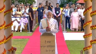 Prime Minister Narendra Modi pays floral tributes during a prayer meeting to mark Gandhi Jayanti, at Gandhi Smriti, in New Delhi (@NarendraModi) Prime Minister Narendra Modi pays floral tributes during a prayer meeting to mark Gandhi Jayanti, at Gandhi Smriti, in New Delhi (@NarendraModi)