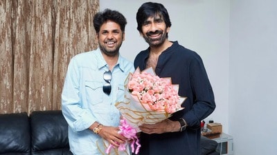 Horror Thriller: రవితేజ మూవీకి క్రేజీ టైటిల్.. నెక్ట్స్ హారర్ కామెడీ థ్రిల్లర్.. ఇరుముడి సక్సెస్తో మాస్ మహారాజా దూకుడు Horror Thriller: రవితేజ మూవీకి క్రేజీ టైటిల్.. నెక్ట్స్ హారర్ కామెడీ థ్రిల్లర్.. ఇరుముడి సక్సెస్తో మాస్ మహారాజా దూకుడు