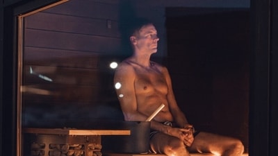 Sauna raises your core body temperature by 1 to 2 degrees and increases your heart rate to 100 to 150 beats per minute. Sauna raises your core body temperature by 1 to 2 degrees and increases your heart rate to 100 to 150 beats per minute.