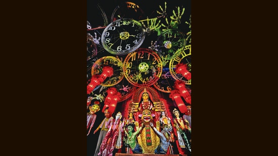 A Durga pandal in Kolkata based on the theme of Time. (Avishek Das/SOPA Images/LightRocket via Gett)