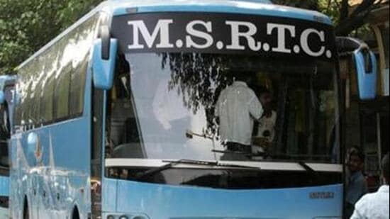 MSRTC Bus - Shivneri - The first fleet of MSRTC's new range of Mercedese Benz buses will ply to Pune from Dadar from Thursday at 10.00am - HT Photo by Kunal Patil 20.05.09 - MAY09 2K9 (Hindustan Times)