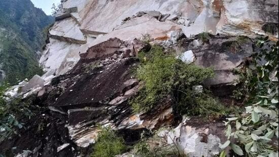 Over 350 pilgrims were stopped at Dharchula after a landslide blocked the route to Gunji on the way to Adi Kailash in Uttarakhand’s Pithoragarh district.