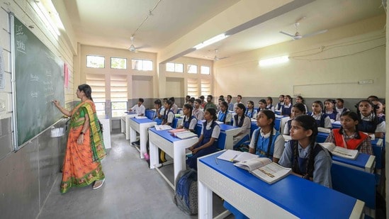 ఇన్ సర్వీస్ టీచర్ల కోసం రెండో విడత టెట్ నోటిఫికేషన్