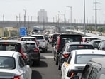 The traffic police had initially suggested that motorists of the locality not use the ramp to climb the Barapullah corridor between 8am and 11am, but with the vehicular flow having considerably increased, the ramp is currently being closed throughout the day.(HT photo)