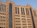 Dr Asiya Khan Luqman told the high court that she was willing to take down her social media posts and issue an unconditional apology to the Saifee Hospital Trust.
