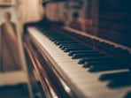 The arrangement of black and white piano keys aids musicians in identifying notes quickly. 